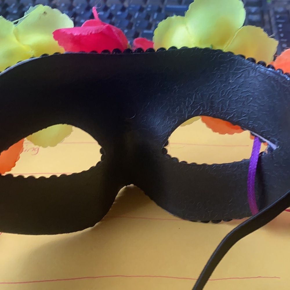 Unique face mask - Picture 3 of 3